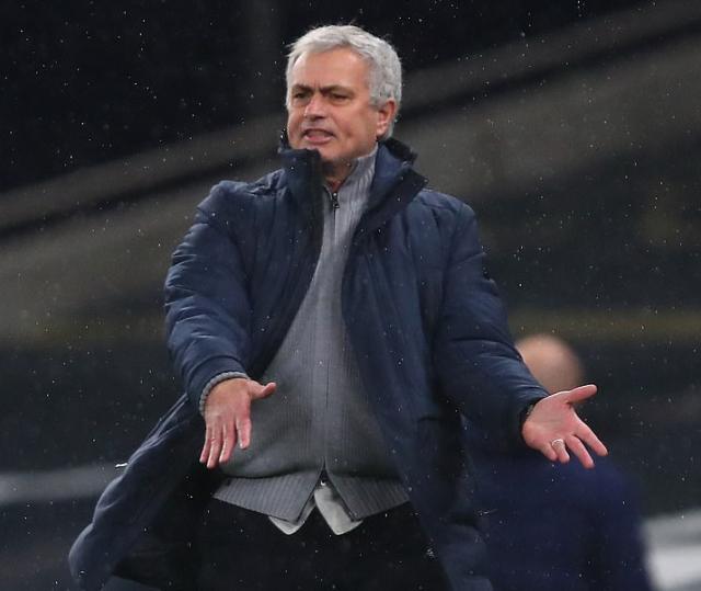 开云体育-穆里尼奥：热刺被个人失误坑了 凯恩两个脚踝受伤